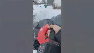 Лайфхак Очистка автомобиля от снега с помощью воздуходувки